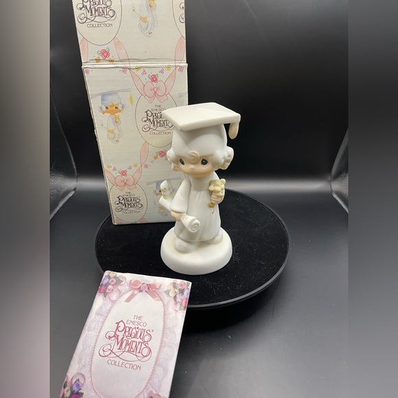 Precious Moments Figurine - Picture 2 of 6